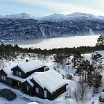 Dom wakacyjny With Hot Tub And Fjord Views In Sauda Saudasjøen