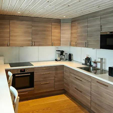 Holiday home With Hot Tub And Fjord Views In Sauda *